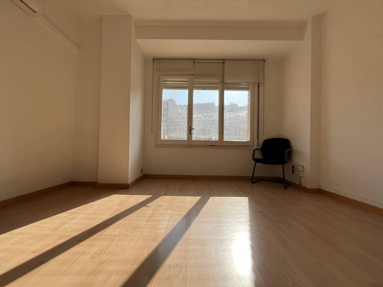 Office to rent in  Barcelona Capital  with Air Conditioner and Alarm