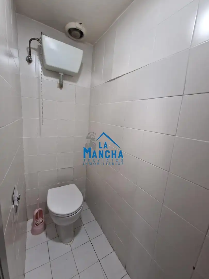 Badezimmer von Geschaftsraum zur Miete in Albacete mit Klimaanlage