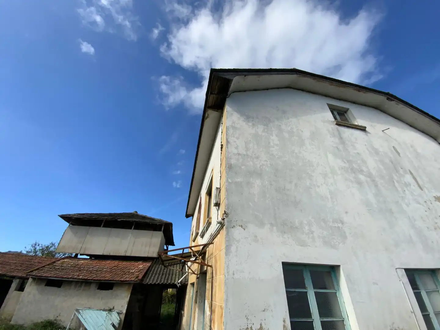 Vista exterior de Casa o xalet en venda en Valdés - Luarca amb Terrassa i Piscina