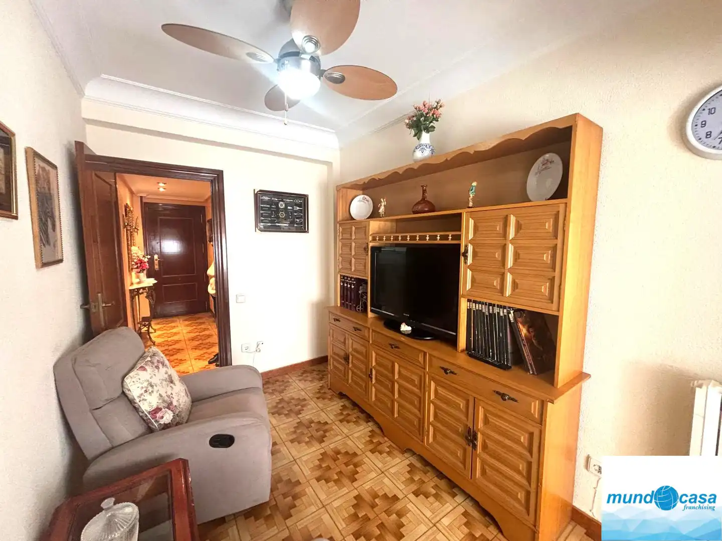 Living room of Flat for sale in Zaragoza  with Heating, Terrace and Furnished