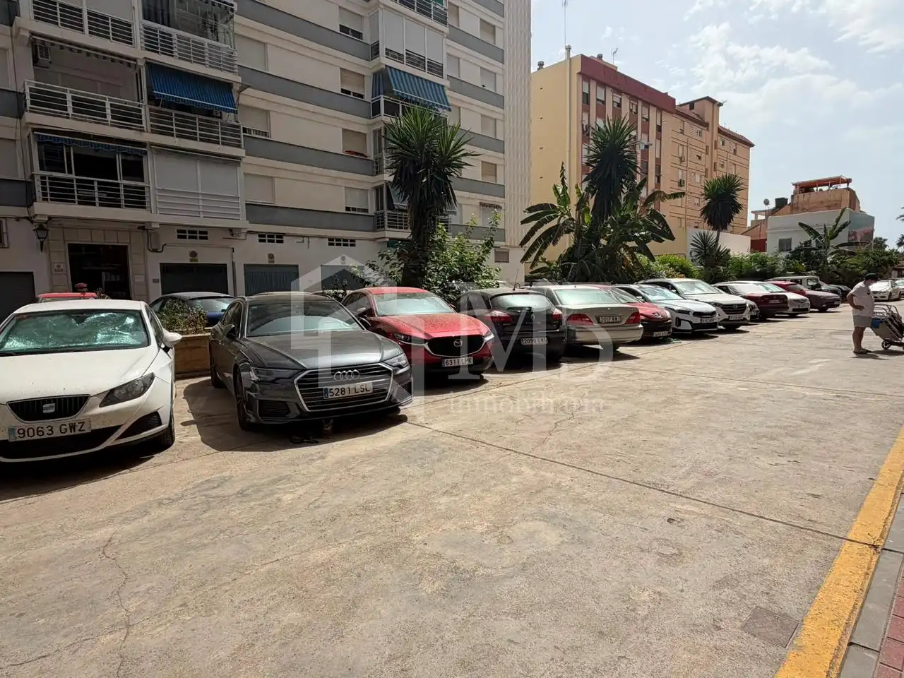 Aparcament de Pis en venda en Vélez-Málaga amb Aire condicionat, Terrassa i Moblat