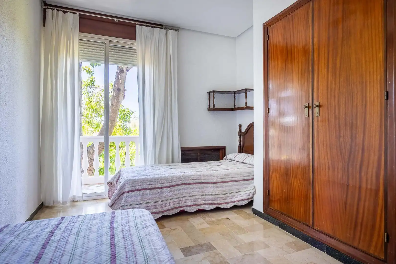 Habitación de Finca rústica en venta en Sanlúcar la Mayor con Calefacción, Jardín privado y Terraza