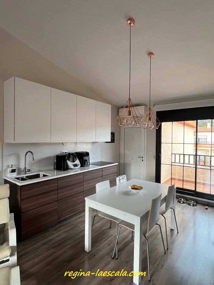Cuina de Pis en venda en L'Escala amb Aire condicionat, Terrassa i Moblat