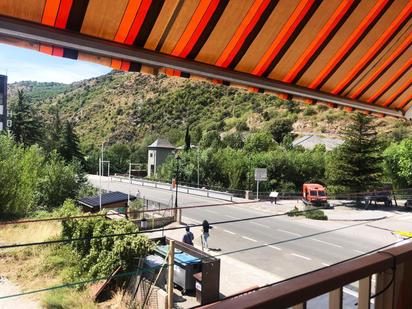 Außenansicht von Wohnung zum verkauf in Rialp mit Terrasse, Schwimmbad und Balkon