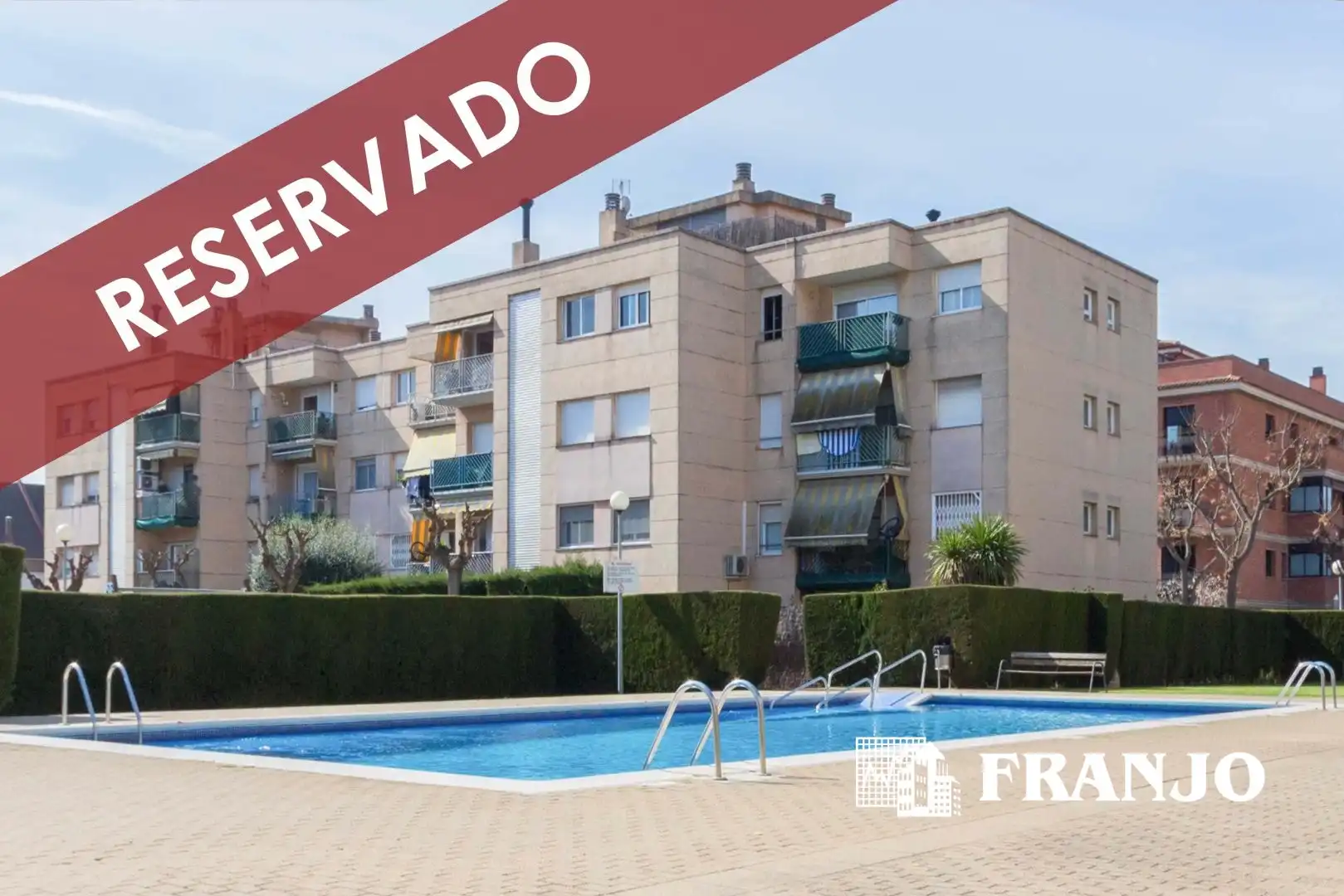 Vista exterior de Pis en venda en Barberà del Vallès amb Aire condicionat, Calefacció i Piscina