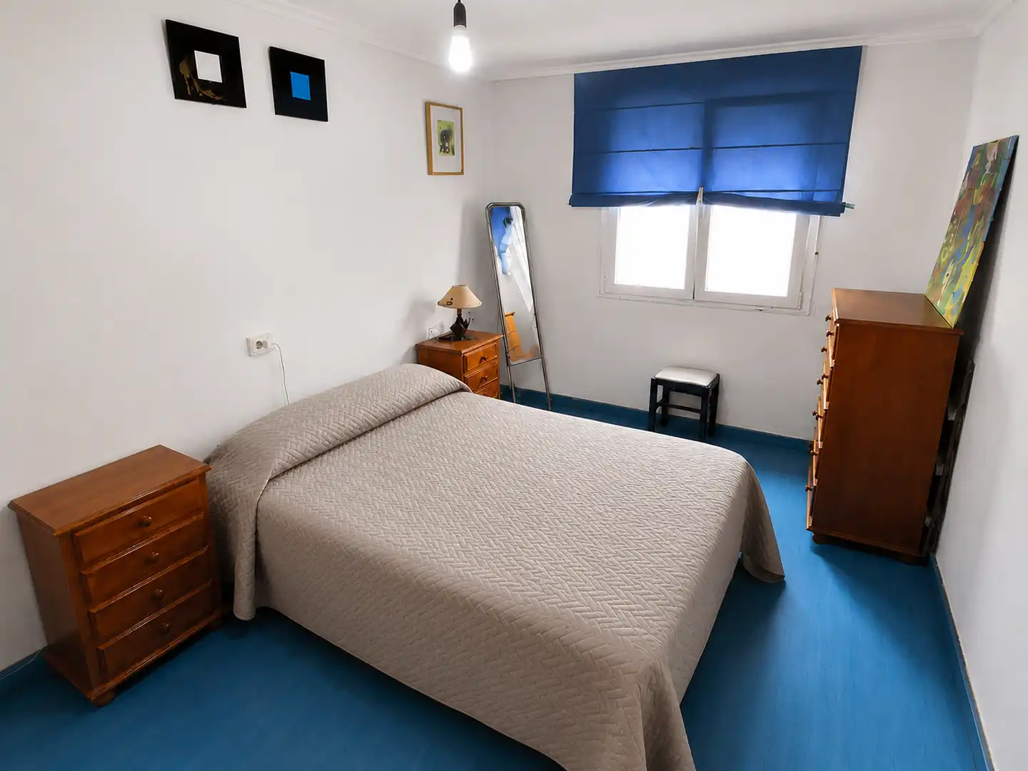 Dormitori de Pis de lloguer en Gijón  amb Parquet, Moblat i Forn