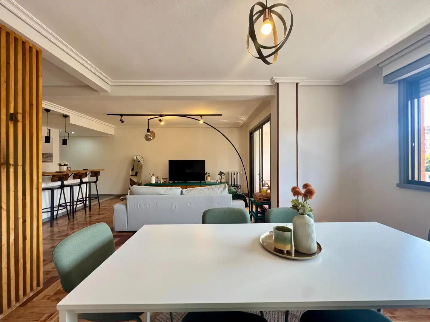 Sala de estar de Piso en venta en Vigo  con Calefacción, Parquet y Trastero