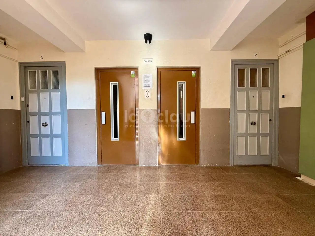 Flat for sale in Vic