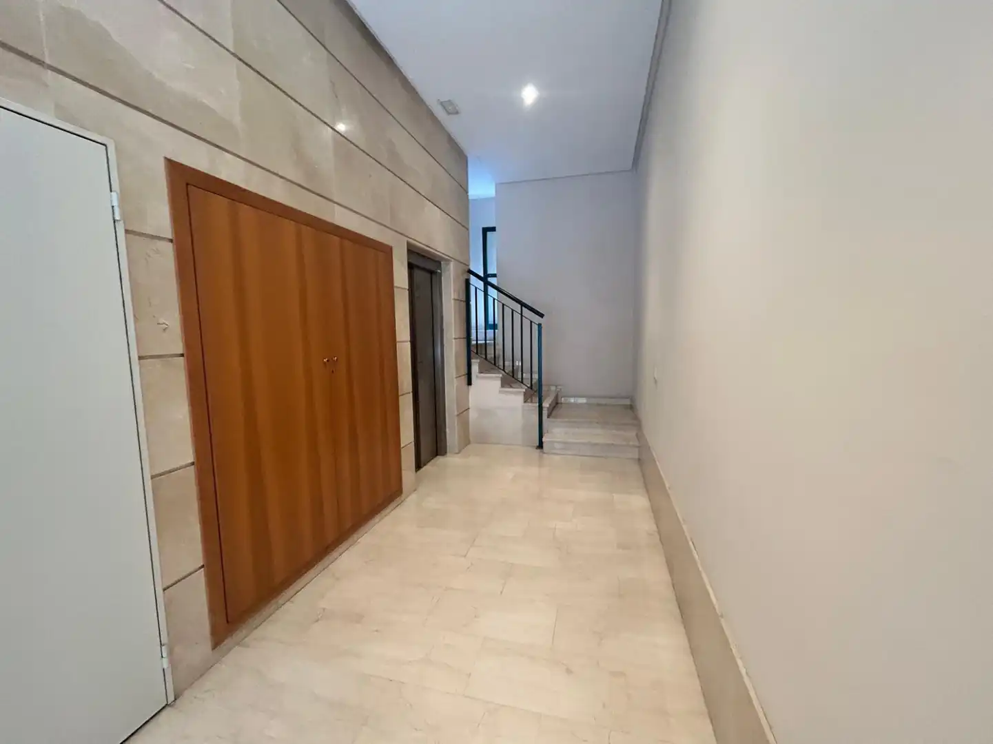 Flat for sale in Silla  with Air Conditioner, Storage room and Swimming Pool