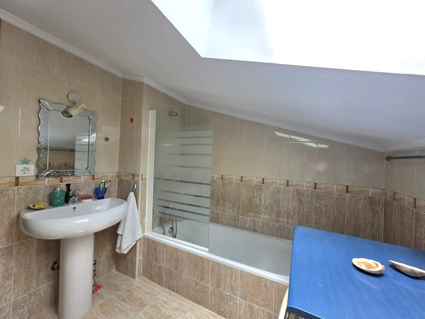 Badezimmer von Wohnung zur Miete in Nava mit Heizung