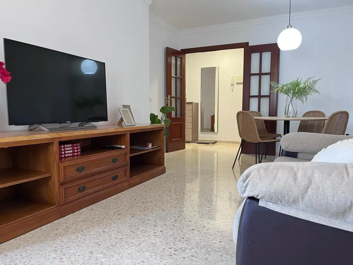 Sala de estar de Apartamento de alquiler en Málaga con Jardín privado, Terraza y Amueblado