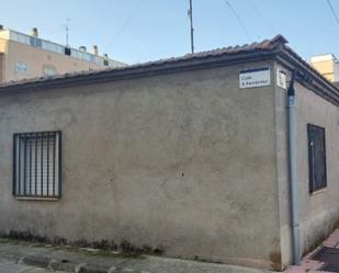 Vista exterior de Casa o xalet en venda en Santa Marta de Tormes