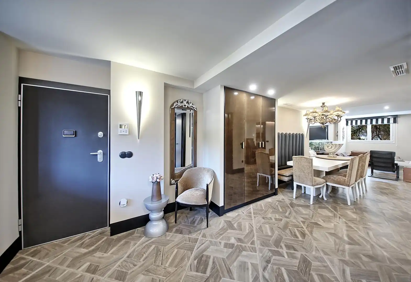 Ground floor for sale in Valencia  with Air Conditioner, Heating and Alarm