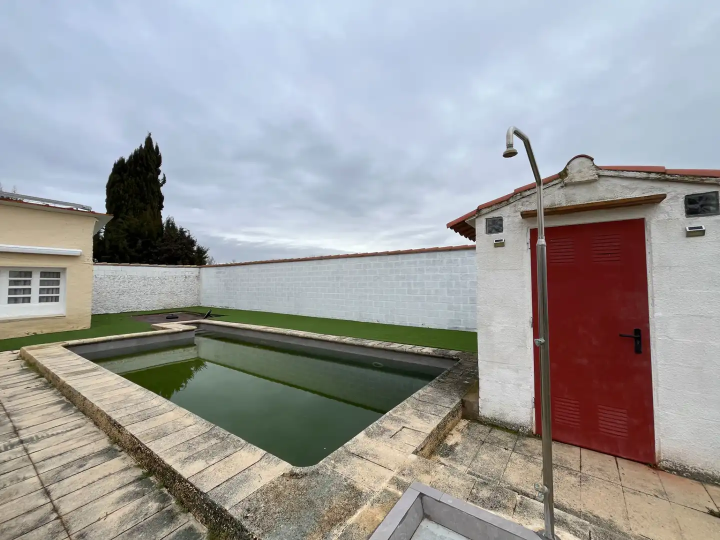 Piscina de Casa o xalet en venda en Zaragoza amb Aire condicionat, Calefacció i Jardí privat