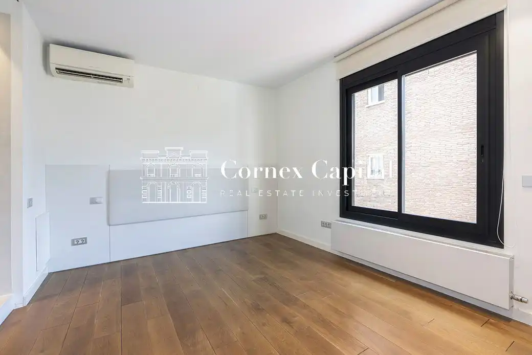 Vista exterior de Casa adosada en venta en Barcelona con Aire acondicionado, Calefacción y Jardín privado