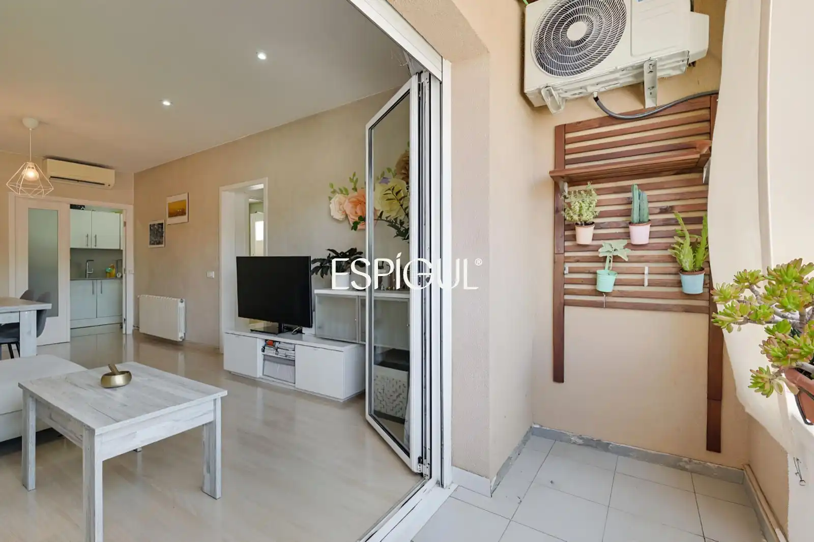 Living room of Flat for sale in Castell d'Aro, Platja d'Aro i s'Agaró  with Air Conditioner, Heating and Parquet flooring