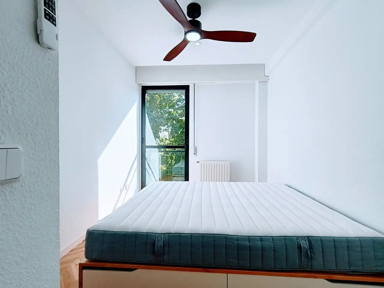 Schlafzimmer von Wohnung zur Miete in Madrid mit Klimaanlage, Heizung und Parkett
