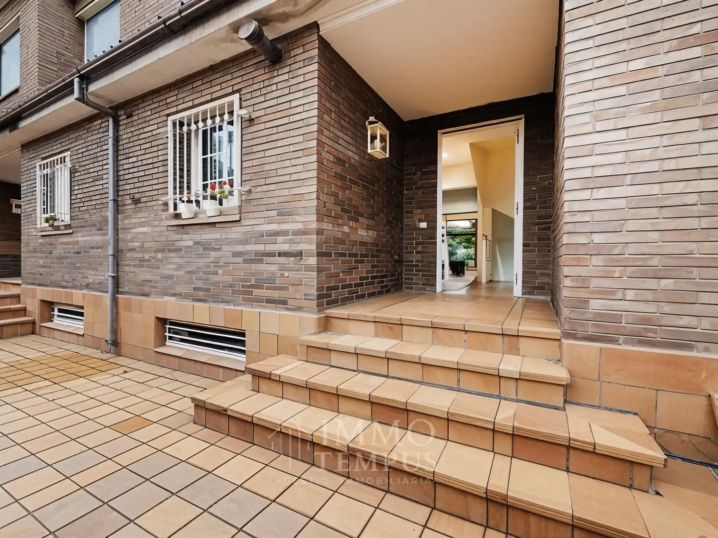 Vista exterior de Casa adosada en venta en Sant Cugat del Vallès con Jardín privado, Parquet y Terraza