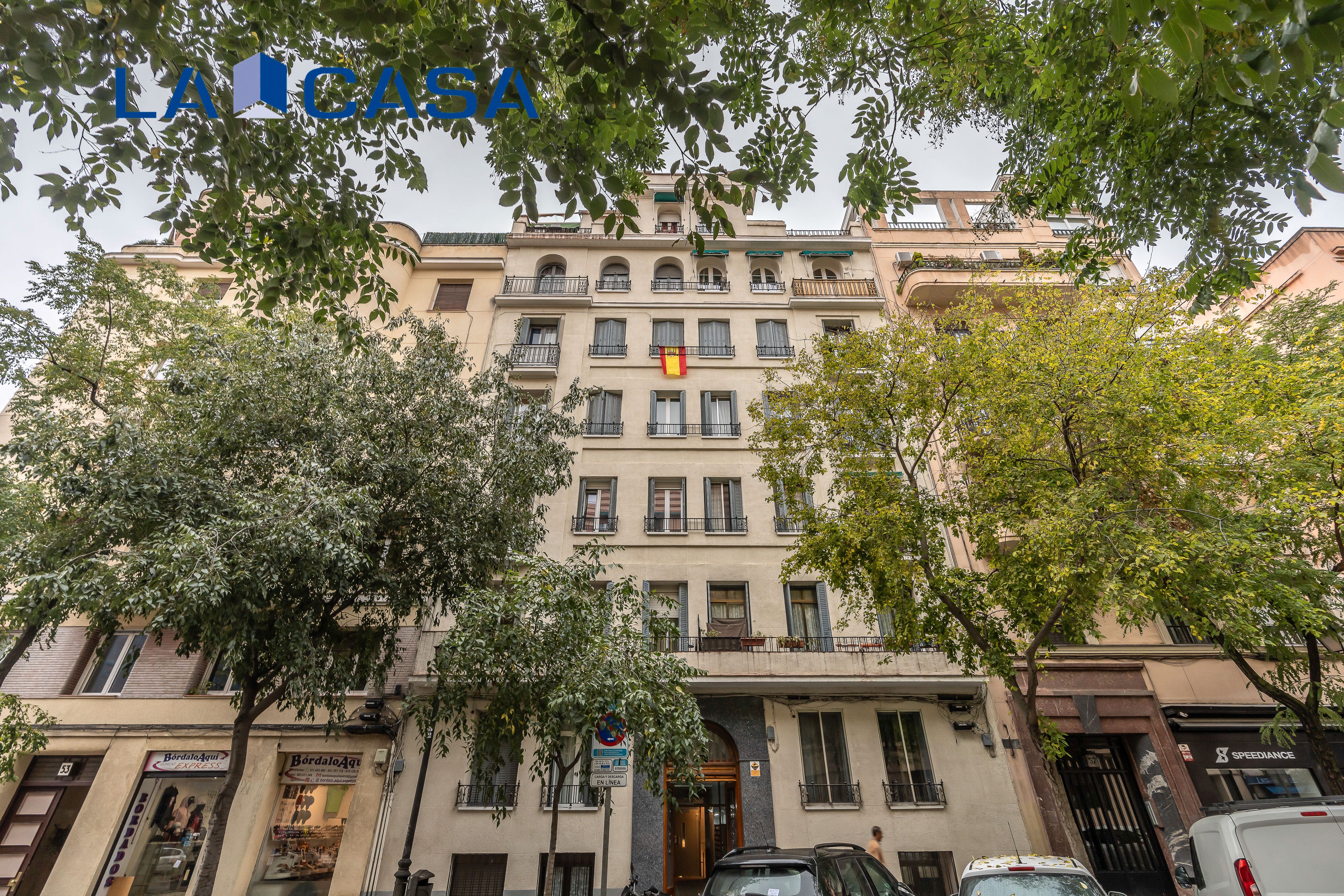 Exterior view of Planta baja for sale in  Madrid Capital