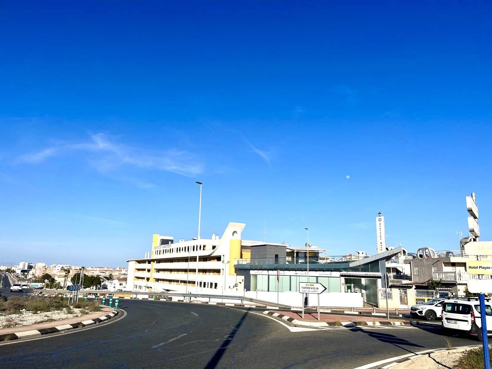 Aparcament de Local en venda en Torrevieja amb Aire condicionat
