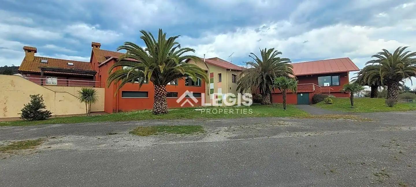 Vista exterior de Edificio en venta en Llanera