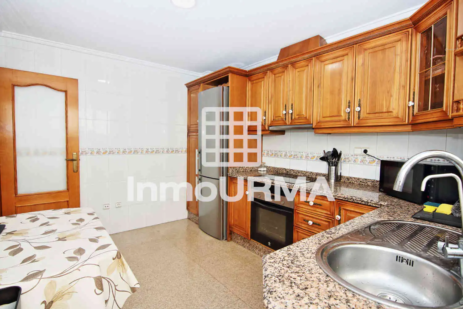 Cuina de Casa adosada en venda en Aspe amb Aire condicionat, Terrassa i Moblat