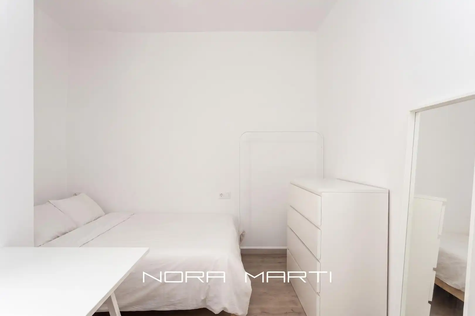 Habitación de Piso en venta en Barcelona con Calefacción, Terraza y Balcón