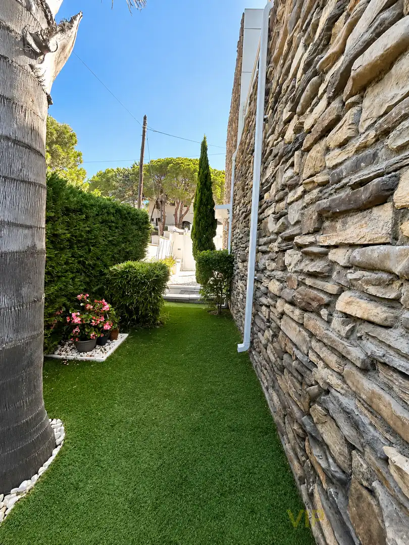 Vista exterior de Casa o xalet en venda en L'Escala amb Aire condicionat, Calefacció i Terrassa