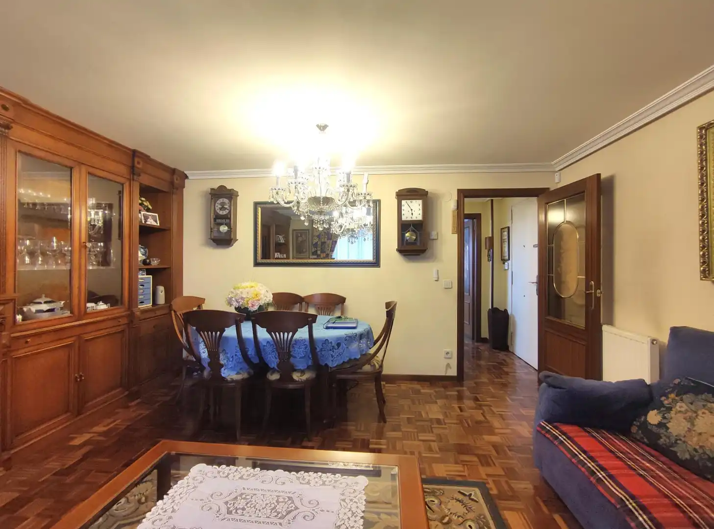 Menjador de Casa adosada en venda en Alfoz de Quintanadueñas amb Calefacció, Parquet i Terrassa