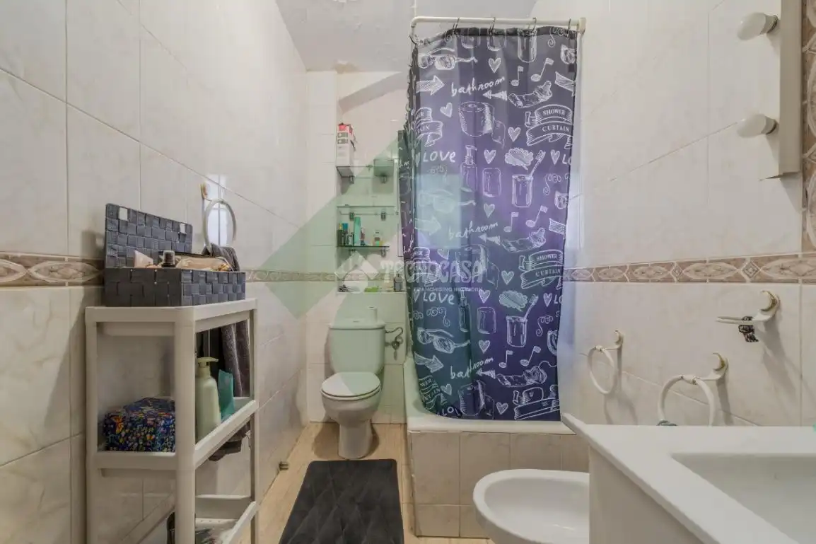 Baño de Piso en venta en Madrid con Calefacción y Terraza