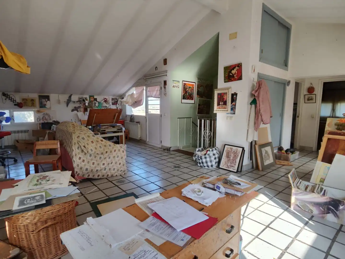 Sala d'estar de Casa o xalet en venda en Sevilla la Nueva amb Calefacció, Jardí privat i Terrassa