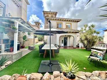 Chalet con piscina en venta en Calle Calle Tramontana