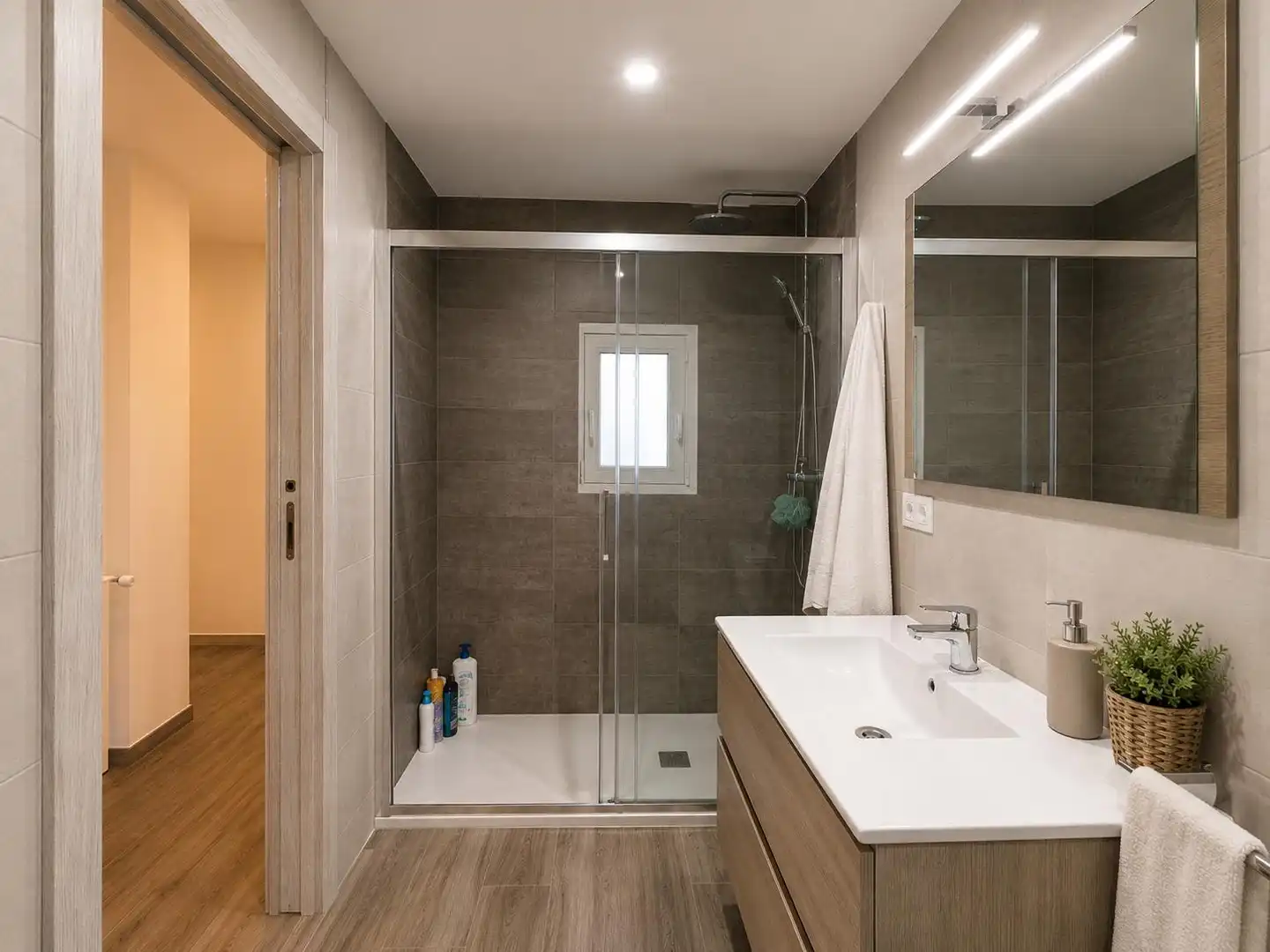 Baño de Piso en venta en Granada con Aire acondicionado, Calefacción y Terraza