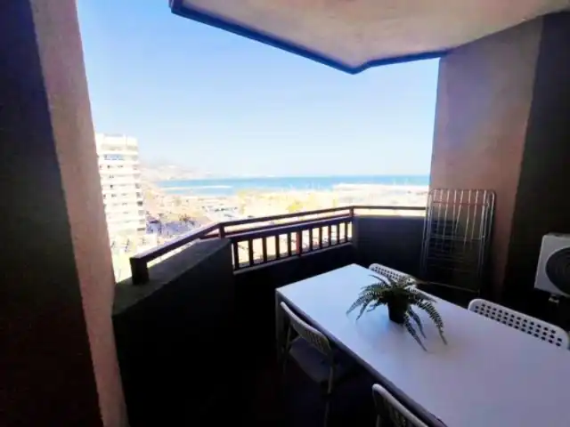 Vista exterior de Estudi en venda en Fuengirola amb Aire condicionat, Terrassa i Moblat