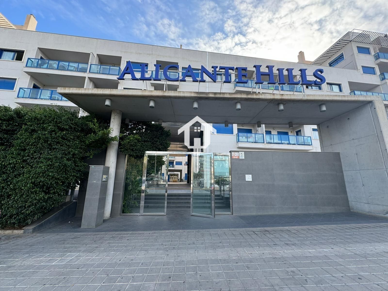 Vista exterior de Pis en venda en Alicante / Alacant amb Jardí privat i Piscina comunitària