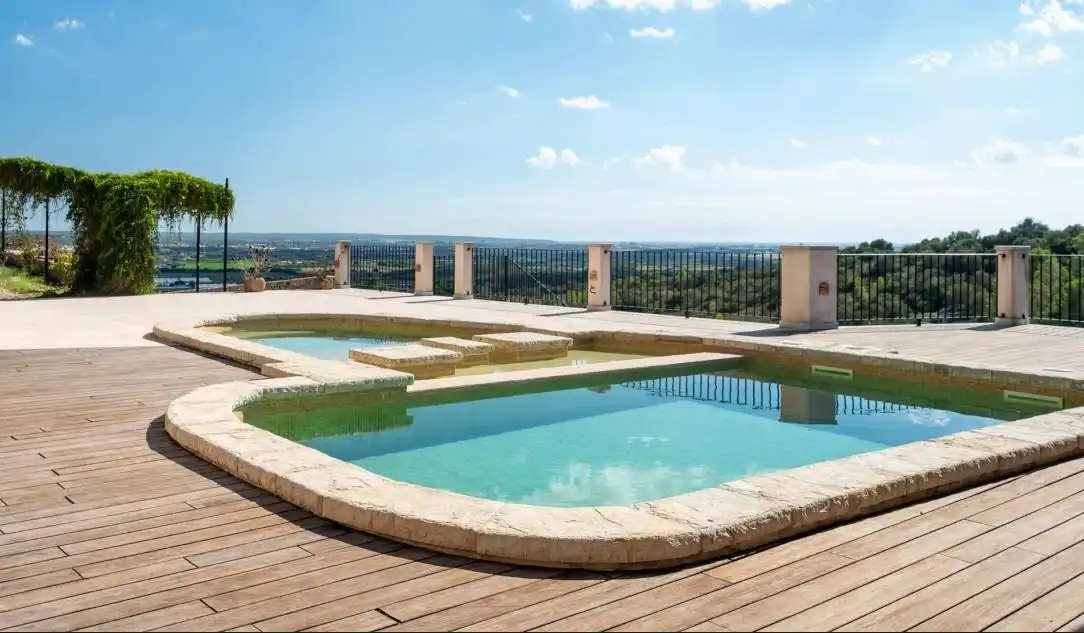 Casa rústica con piscina en venta en Llevant