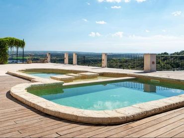Casa rústica con piscina en venta en Llevant