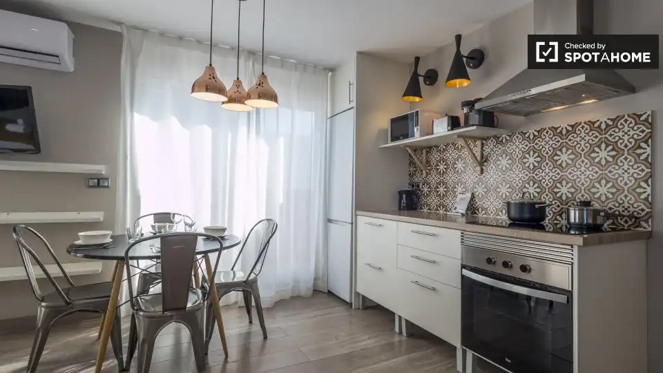 Flat with terrace to rent in Ciutat Vella, imagen 5