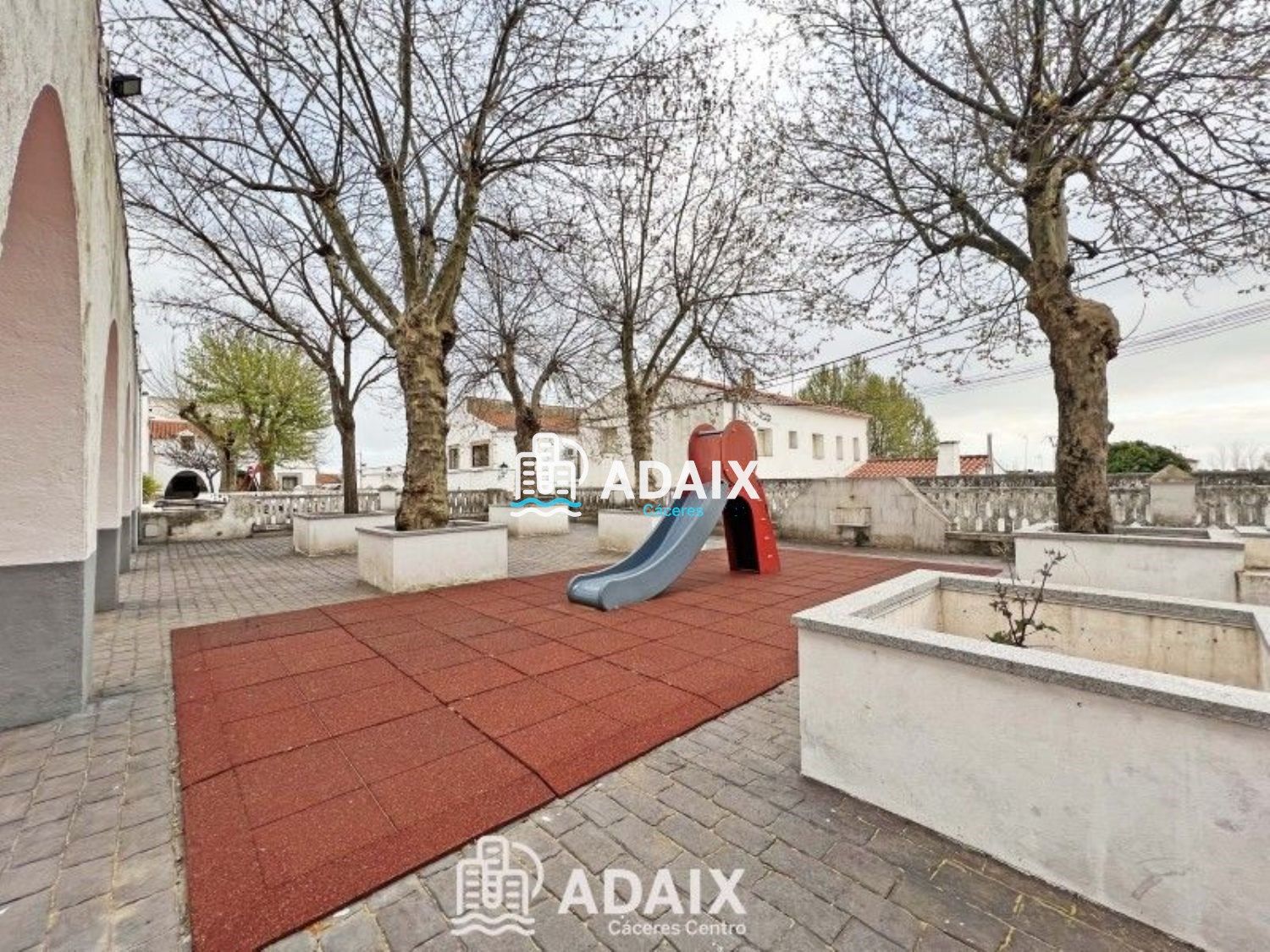 Vista exterior de Piso en venta en Cáceres Capital