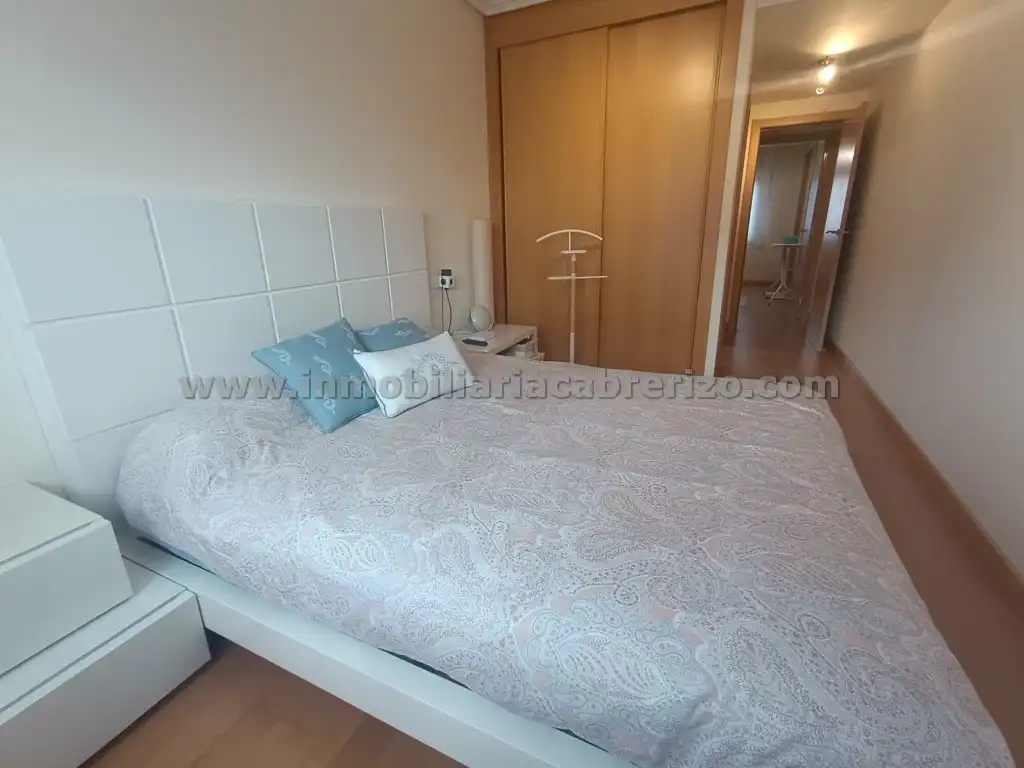 Habitación de Apartamento en venta en  Logroño con Aire acondicionado, Calefacción y Parquet