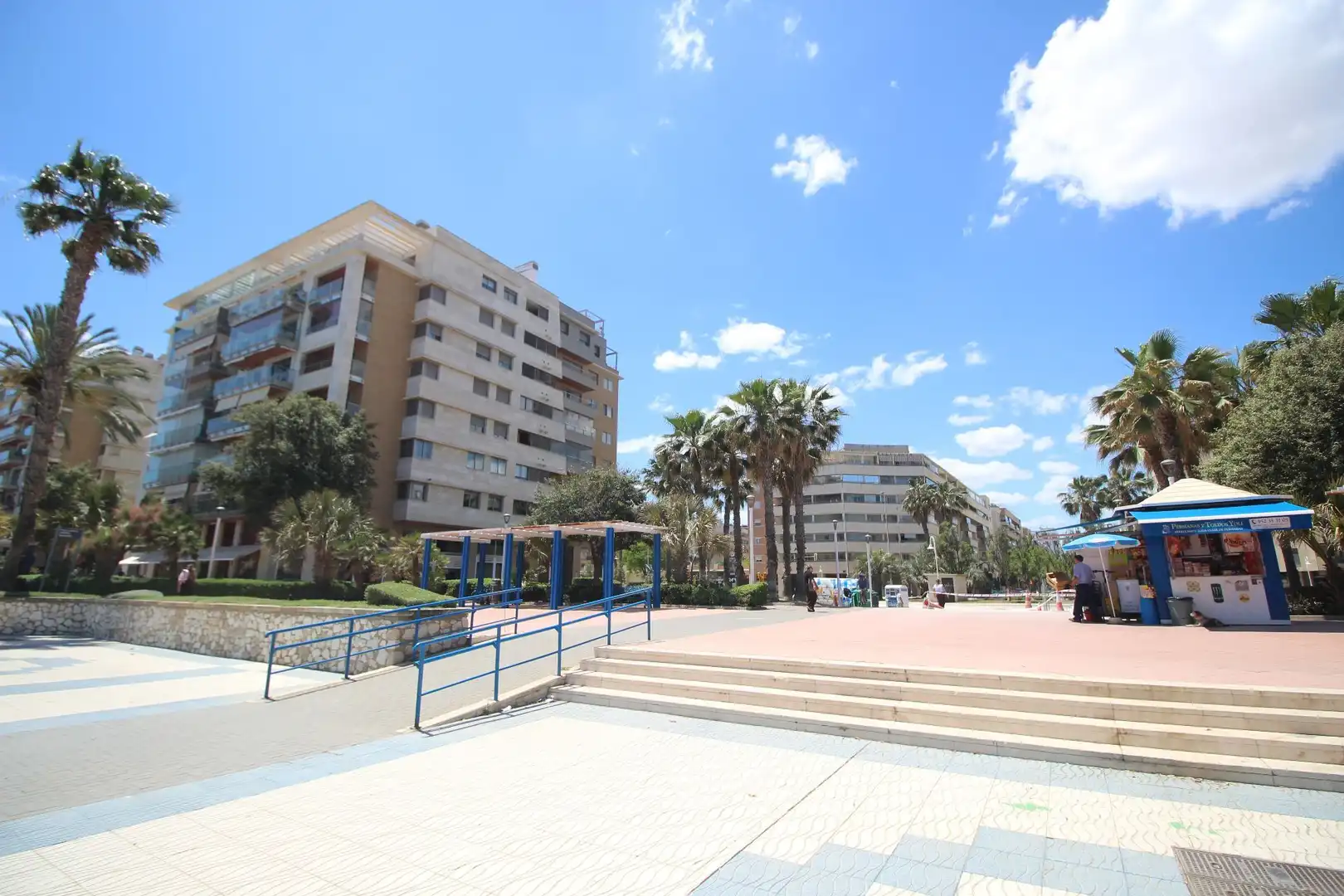 Außenansicht von Wohnung zur Miete in Málaga mit Klimaanlage, Heizung und Terrasse
