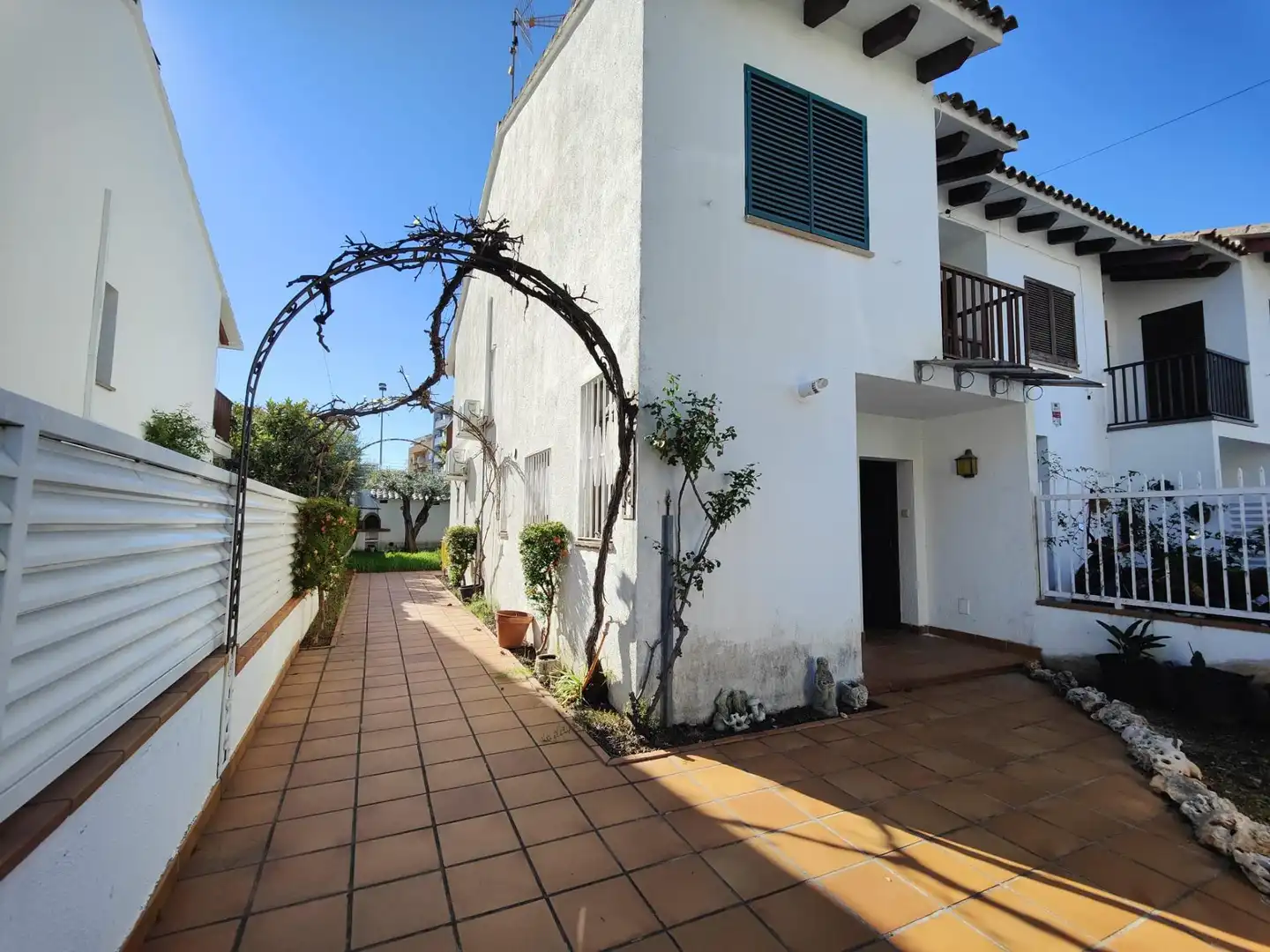 Vista exterior de Casa adosada en venta en Calafell con Aire acondicionado, Calefacción y Jardín privado