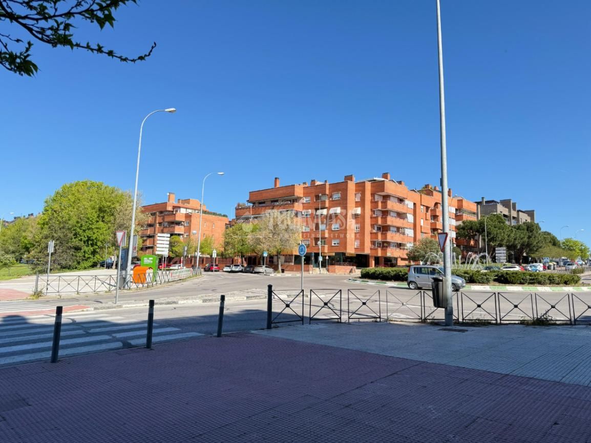 Exterior view of Premises to rent in Alcobendas  with Air Conditioner and Heating