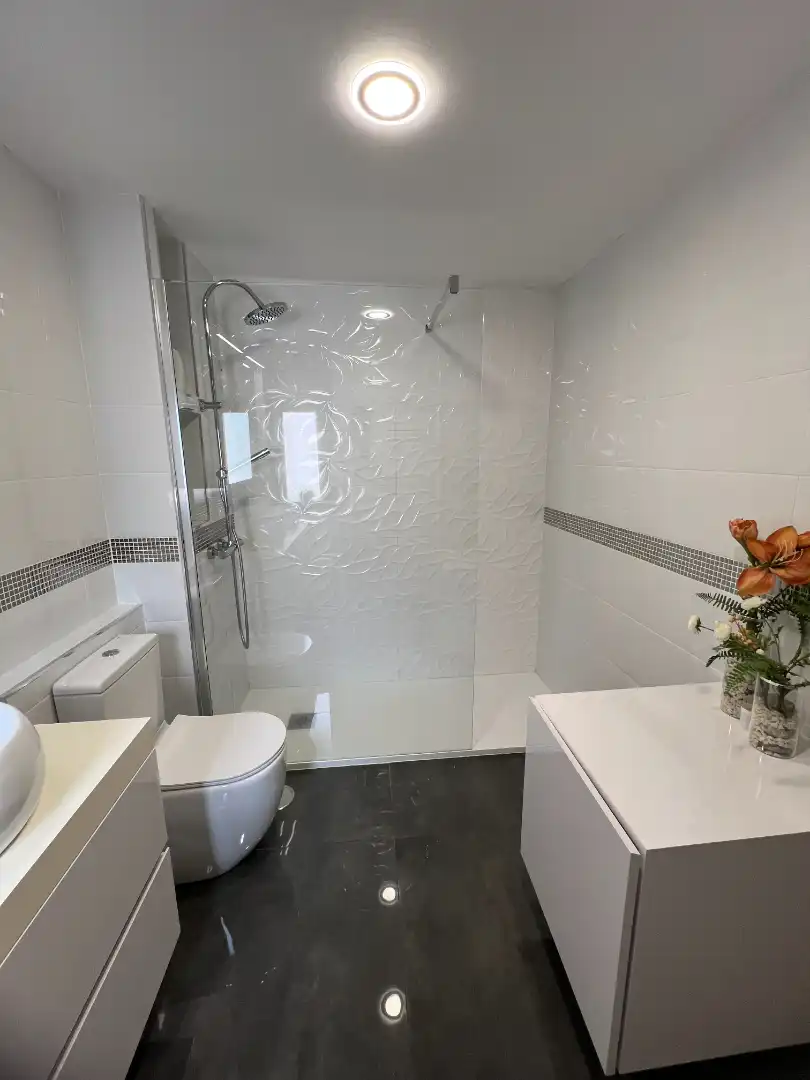 Bany de Casa o xalet en venda en Loeches amb Calefacció, Jardí privat i Terrassa