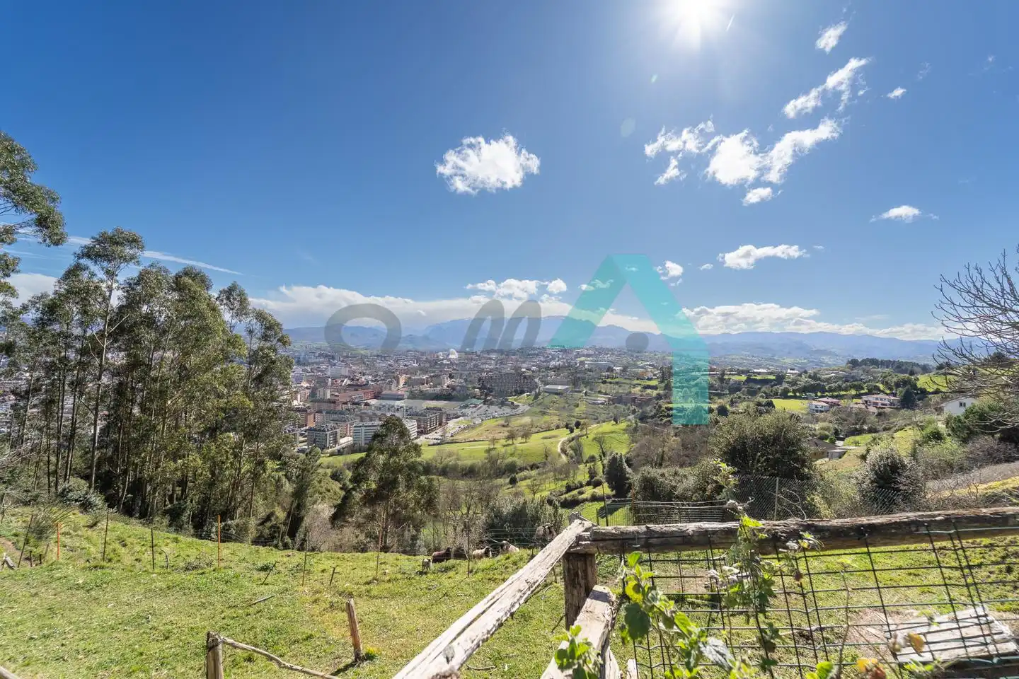 Vista exterior de Casa o xalet en venda en Oviedo  amb Jardí privat, Terrassa i Traster