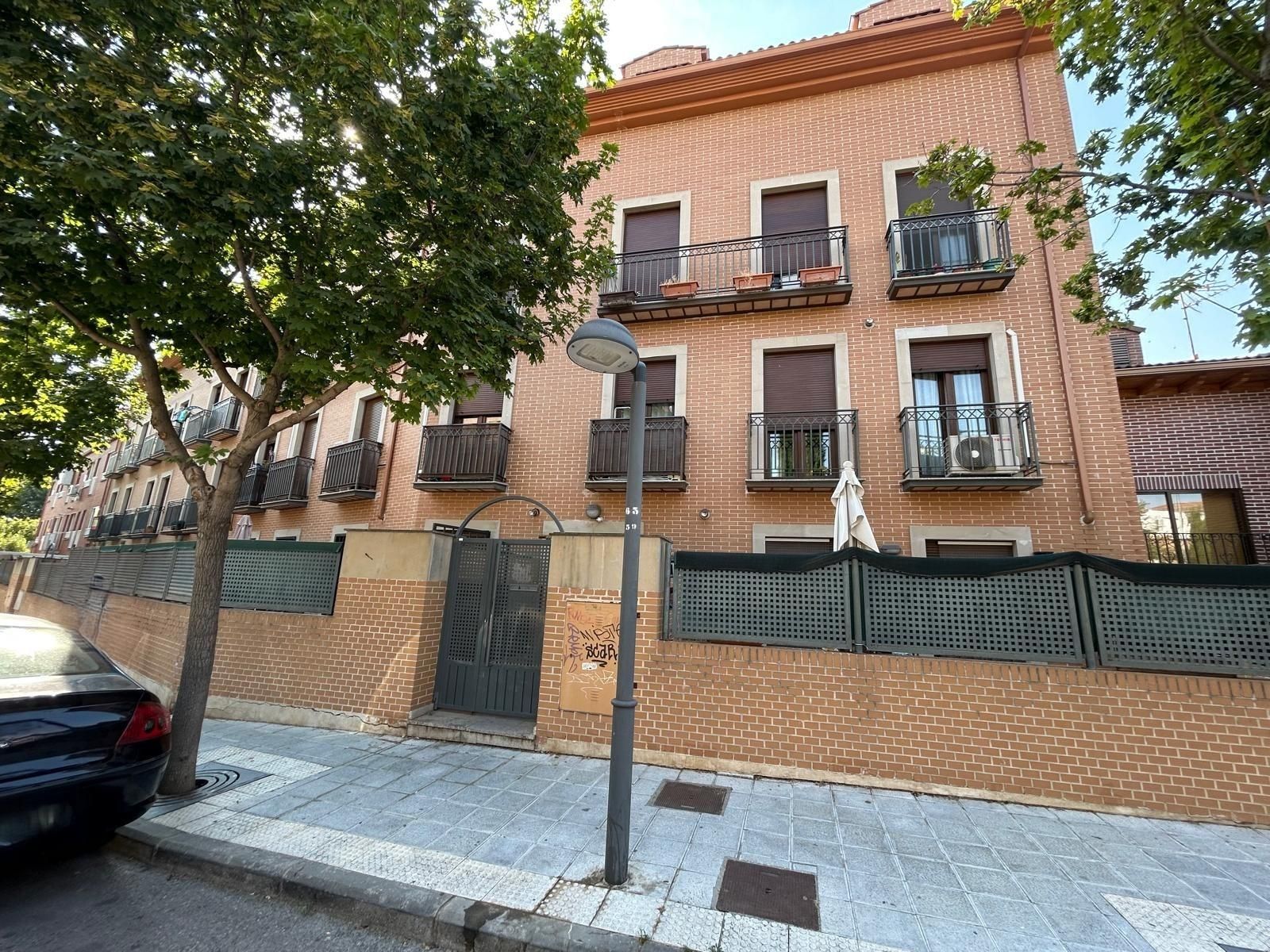 Vista exterior de Piso en venta en Azuqueca de Henares con Calefacción, Trastero y Balcón
