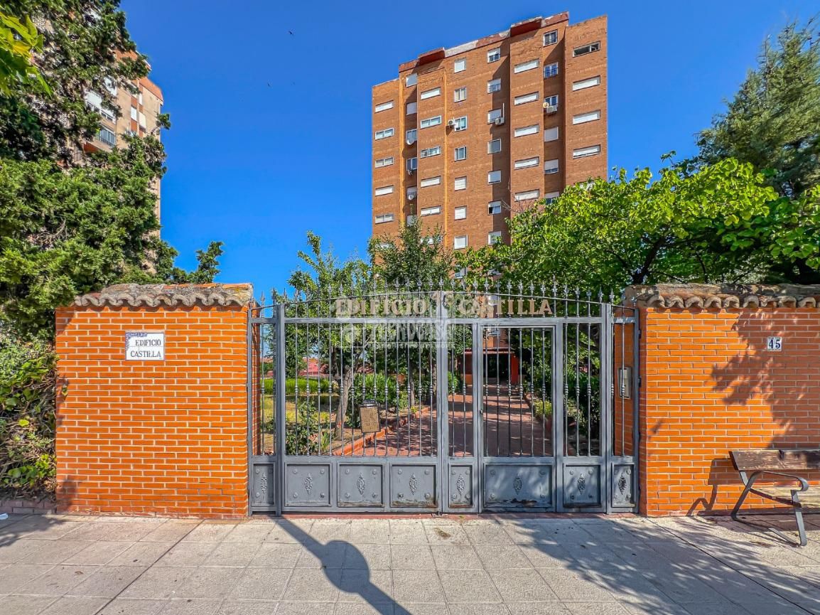Exterior view of Flat for sale in  Toledo Capital  with Air Conditioner, Heating and Terrace