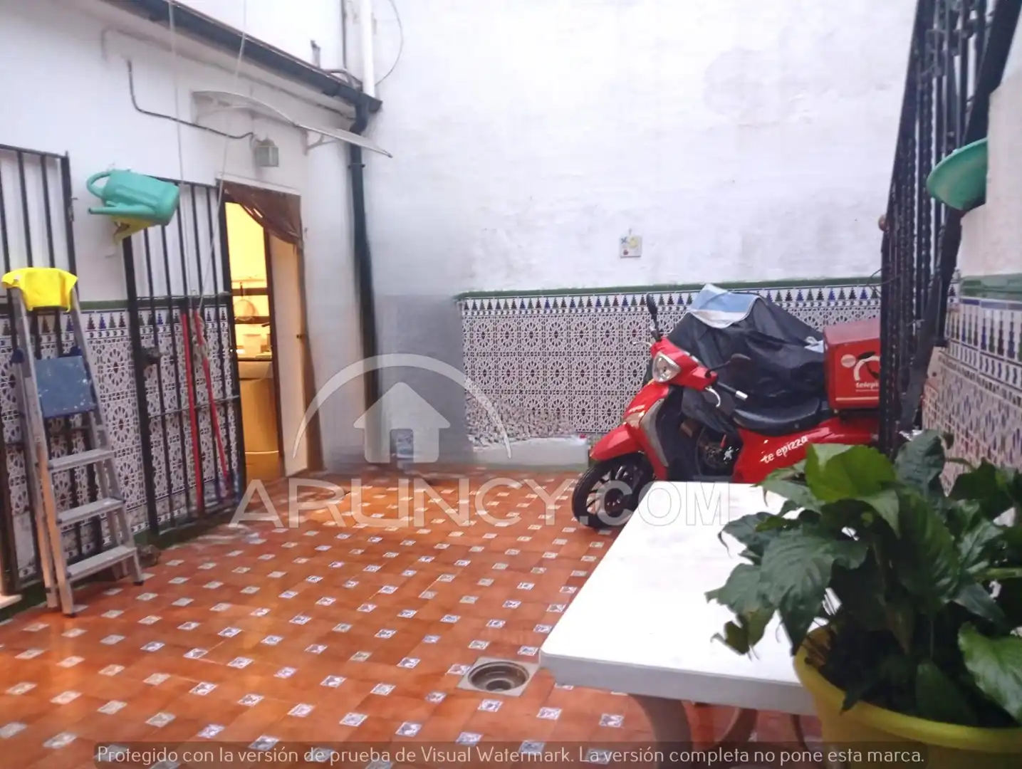 Vista exterior de Casa o xalet en venda en Alcalá de Guadaira amb Aire condicionat, Terrassa i Traster