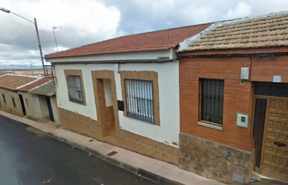 Vista exterior de Casa adosada en venta en Porzuna