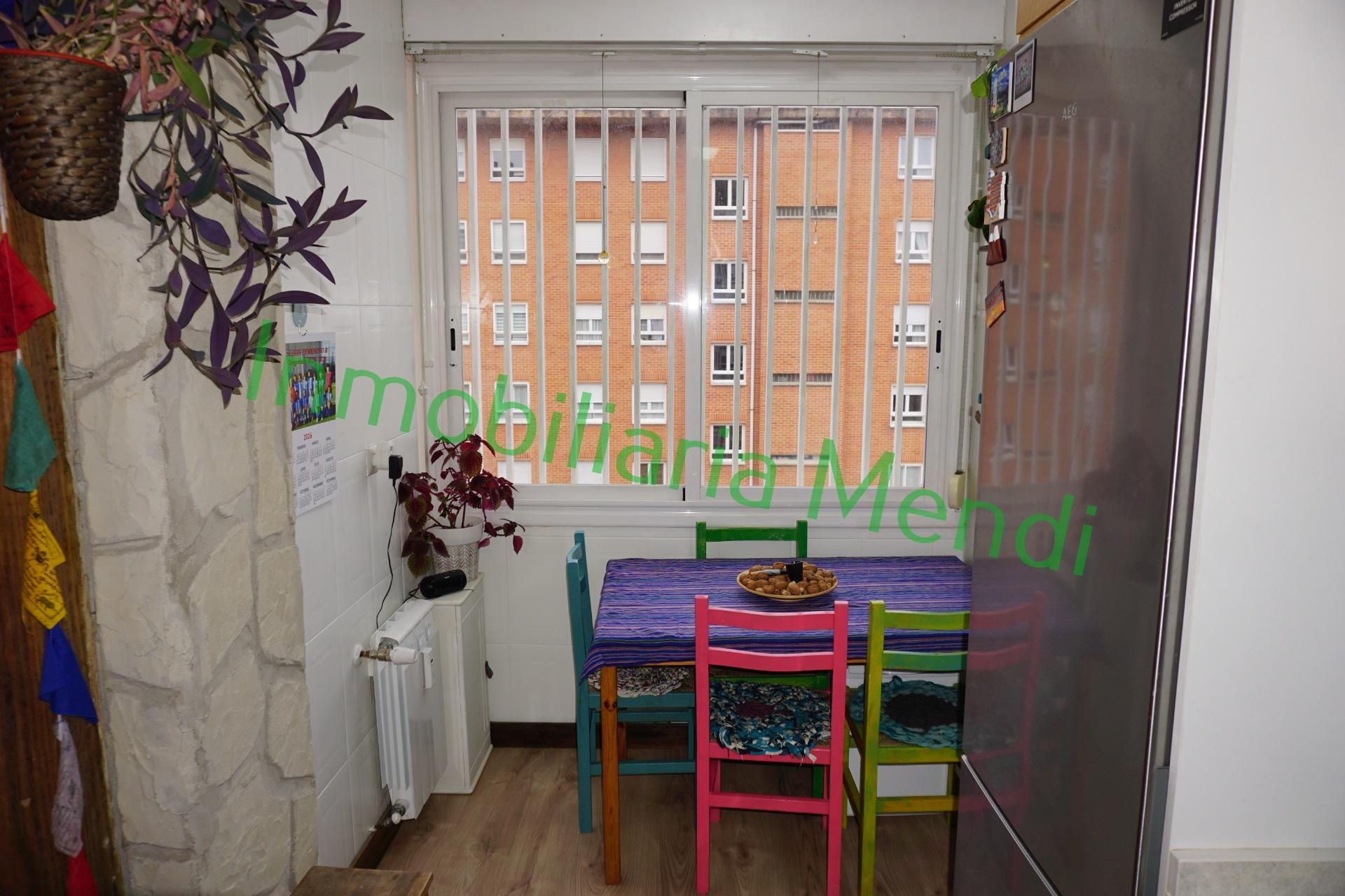 Dormitori de Pis en venda en Vitoria - Gasteiz amb Terrassa i Traster